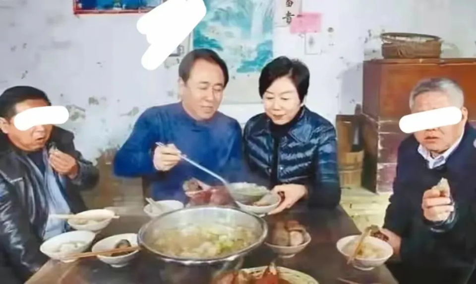 许家印老婆图片