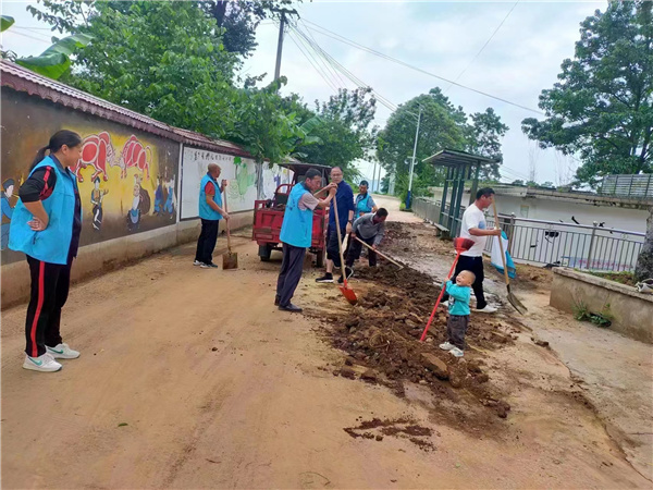 清镇市麦格乡小扫帚扫出大文明