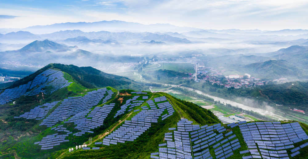 产能过剩与增量空间同在,光伏行业到底还能不能投_腾讯新闻
