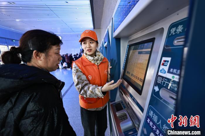 "90后"铁路青年志愿者周静怡:让青春在服务中闪光_腾讯新闻