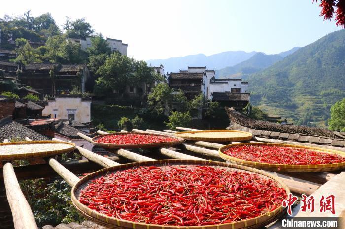 二十四节气中的立秋,在被誉为中国最美乡村的江西省婺源县篁岭古村