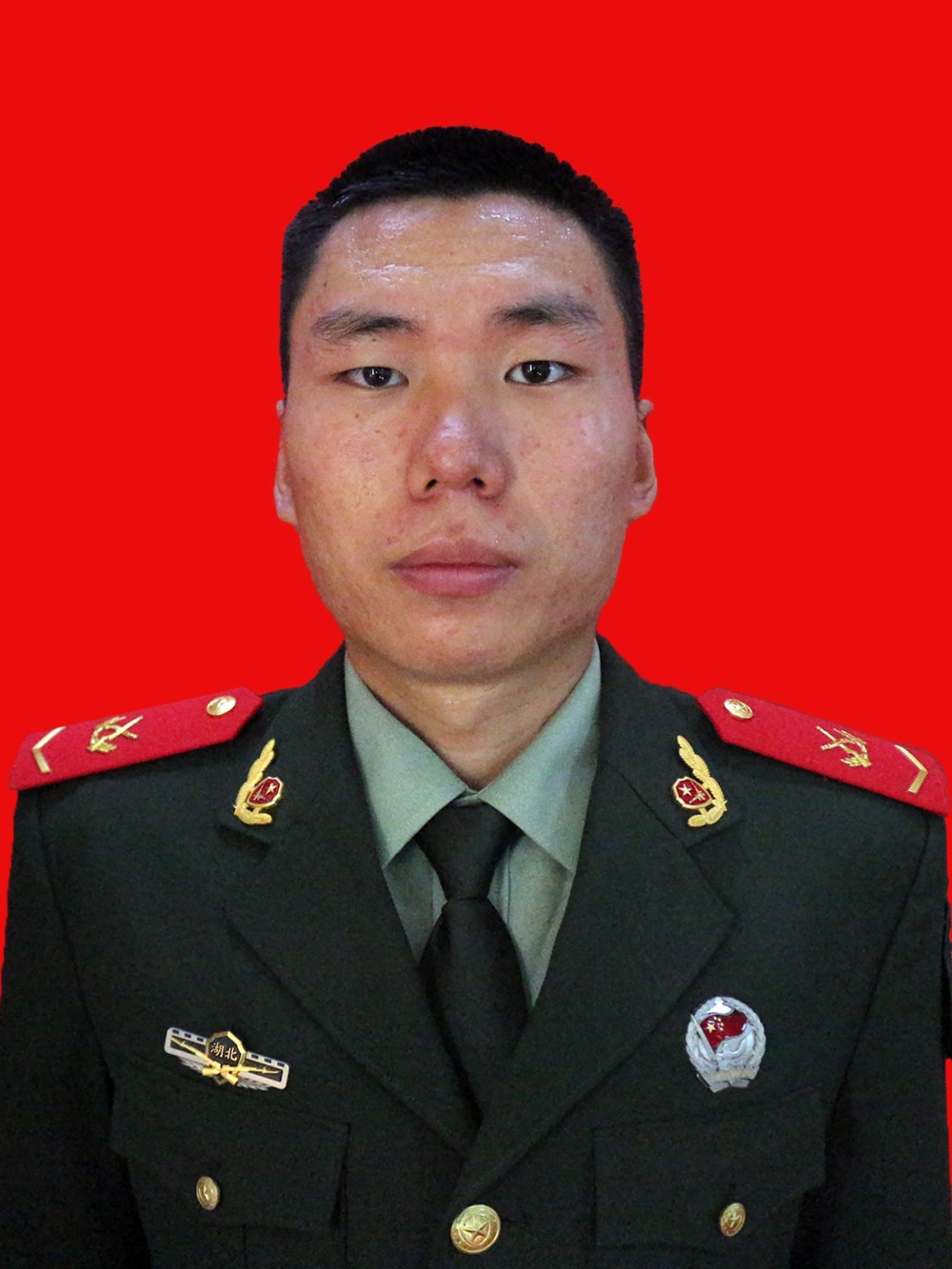 李林雨,男,汉族,山东新泰人,下士警衔,2000年5月出生,2019年9月就读于