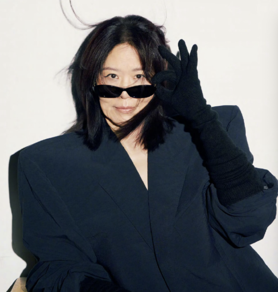 64岁郎平最新广告大片出炉 一身奢侈品牌尽显贵气 曝每天都在康复