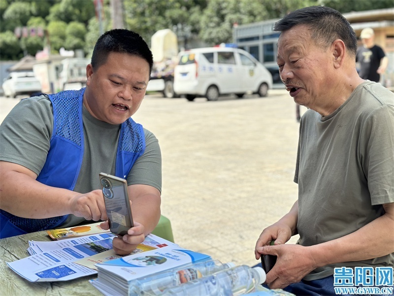 保险权益,社保部门选取了常住人口多的花果园社区作为宣传重点之一