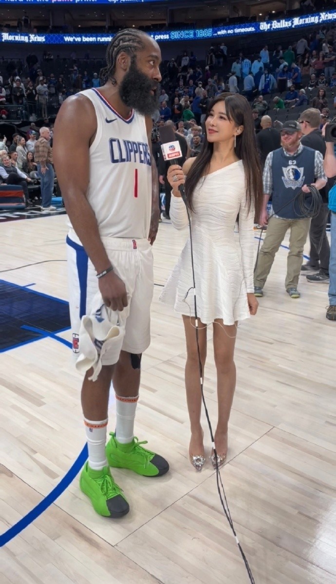 美女记者周玲安晒照:全明星投票已开启 大家为哈登投票呀_腾讯新闻