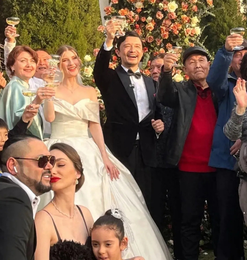 谢晖大婚 林栋甫作证婚人,祁宏朱琪常琳参加 范志毅:他喝两瓶第二天进