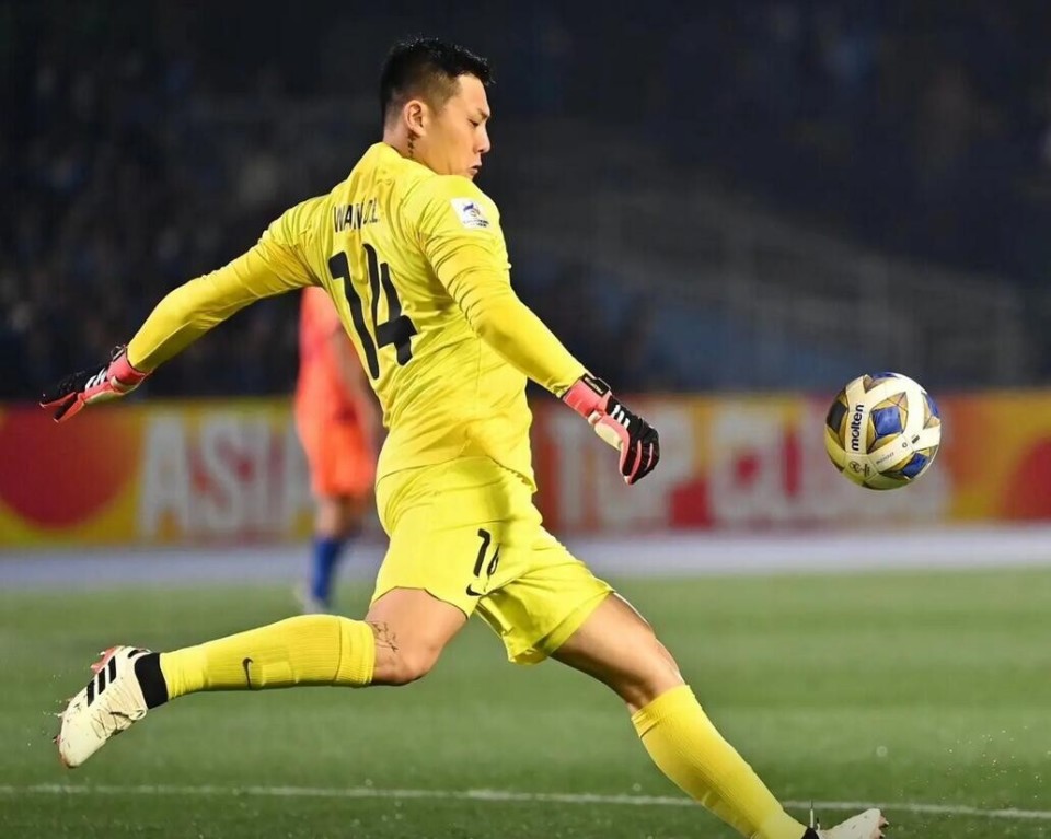 王大雷社媒庆祝亚冠赢球与杨旭赵丽娜评论区互动