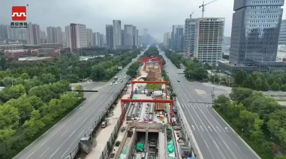 西安地铁15号线一期全线"洞通"