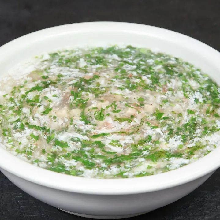 左:西湖牛肉羹右:宋嫂鱼羹,西湖莼菜羹杭帮菜中的汤馔非常鲜美莼菜中