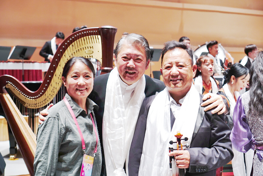 达娃还记得,当时从拉萨去上海,要先坐汽车,再坐火车,一路上要花五六天