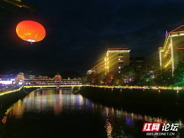 通道县美丽的夜景不仅仅在于灯光的璀璨,更在于它所散发出的那份宁静