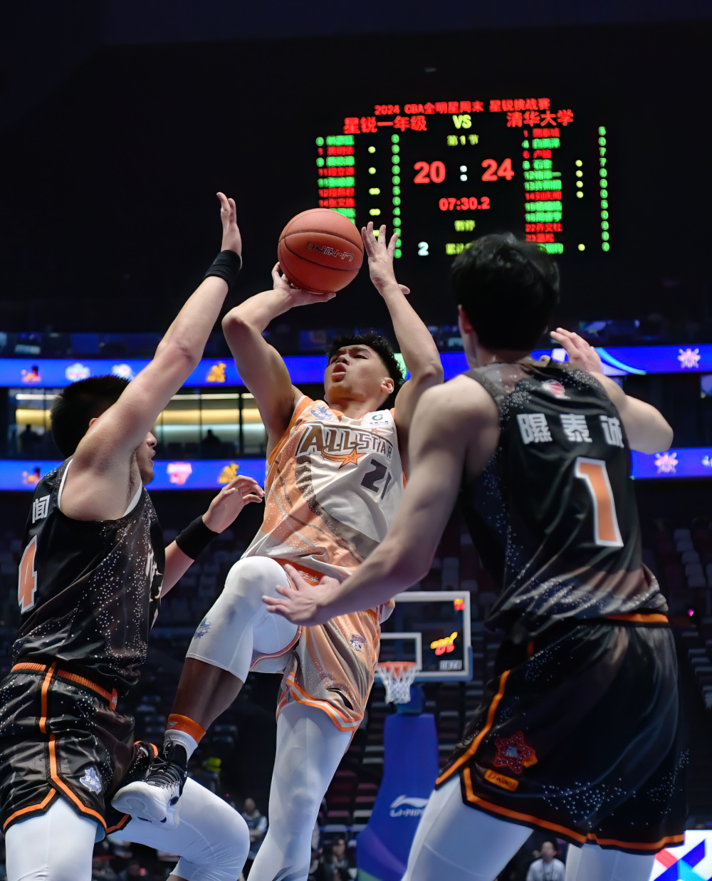 篮球cba全明星赛星锐赛清华大学队胜星锐一年级队