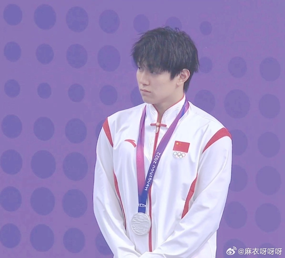 中国游泳天才井喷一战诞生三位五金王年纪最大的也仅18岁