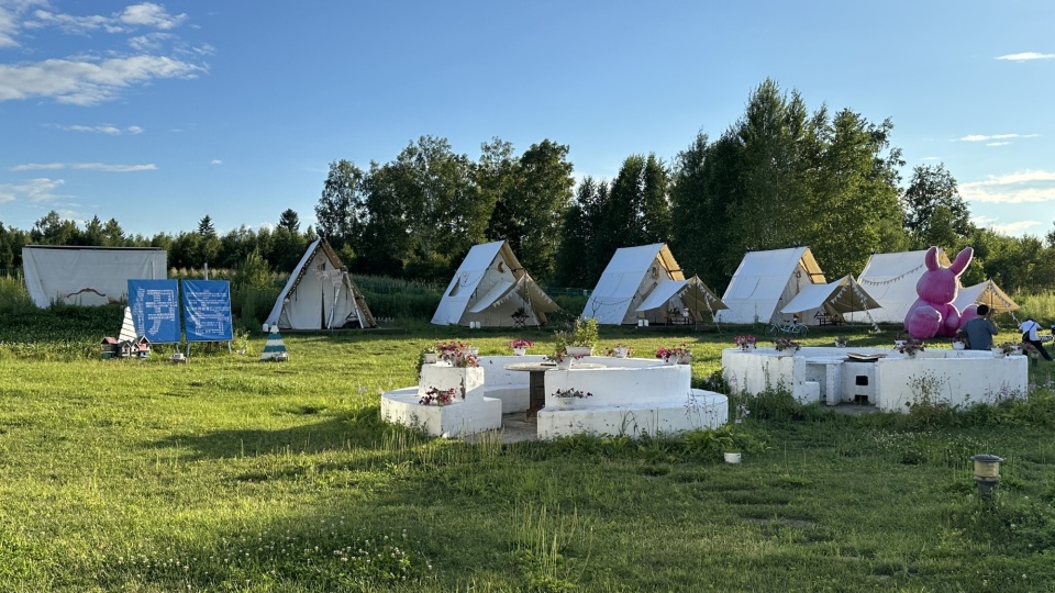 兴安岭上民宿"花开"