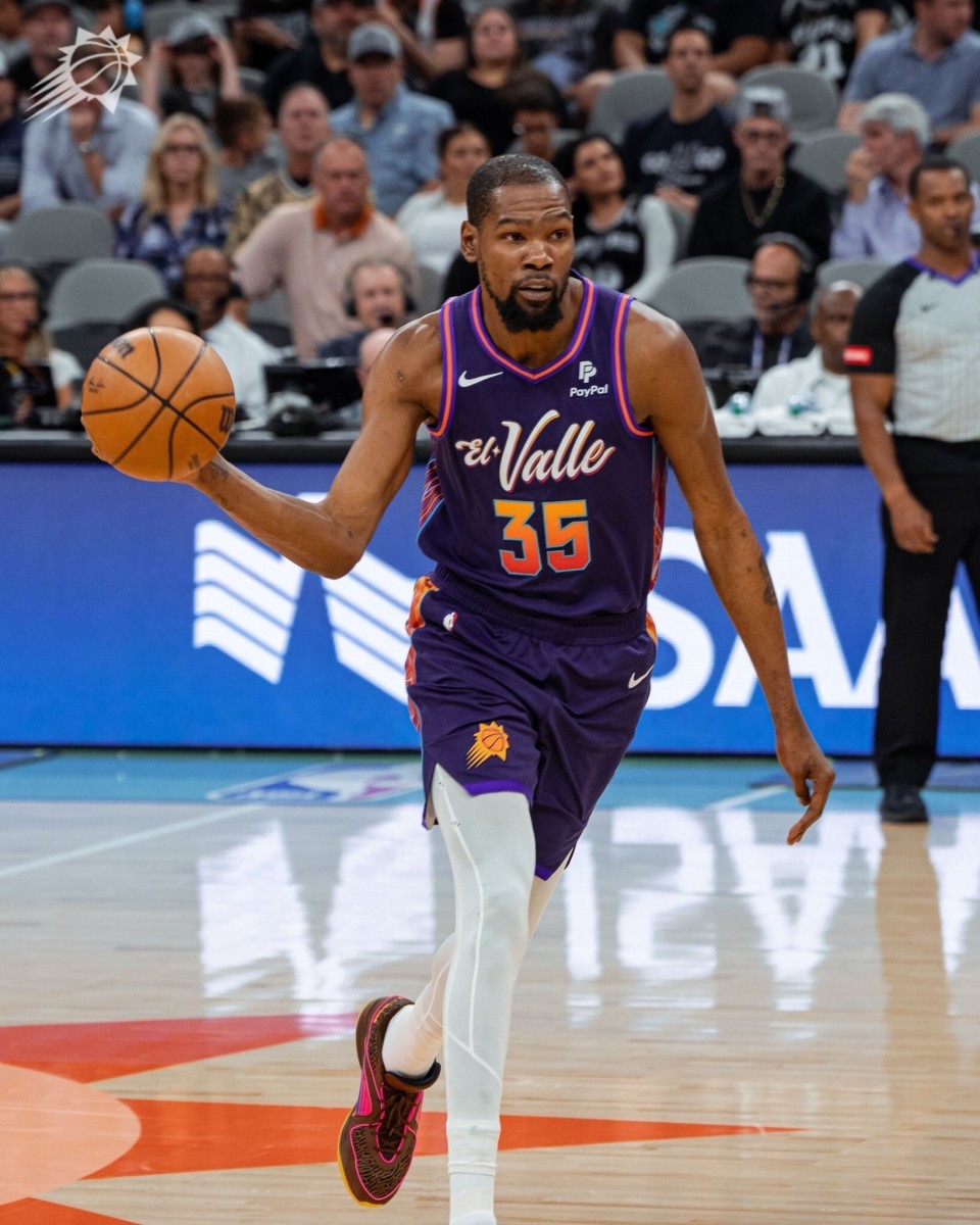 全能发挥难救主杜兰特出战36分钟17中12得到29分8板6助