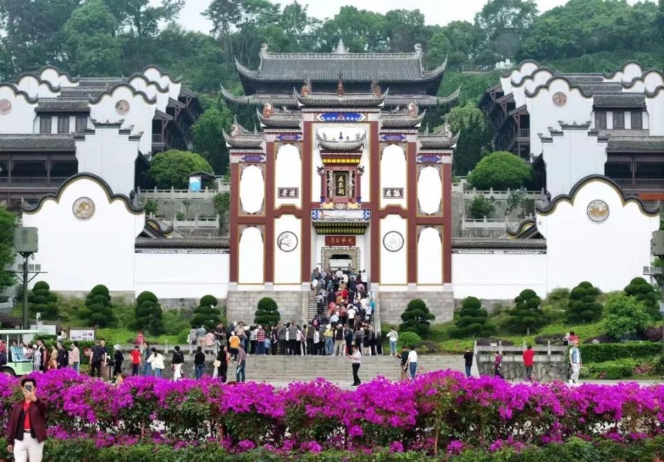 图源:宜昌市文化和旅游局宜昌三峡大瀑布"五一"游客创新高.