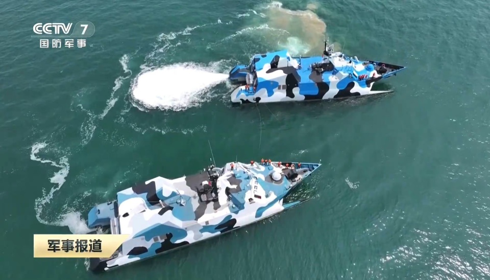 蓝精灵换成岛礁迷彩,高速迅捷威猛,022导弹艇镇守南海岛礁_腾讯新闻
