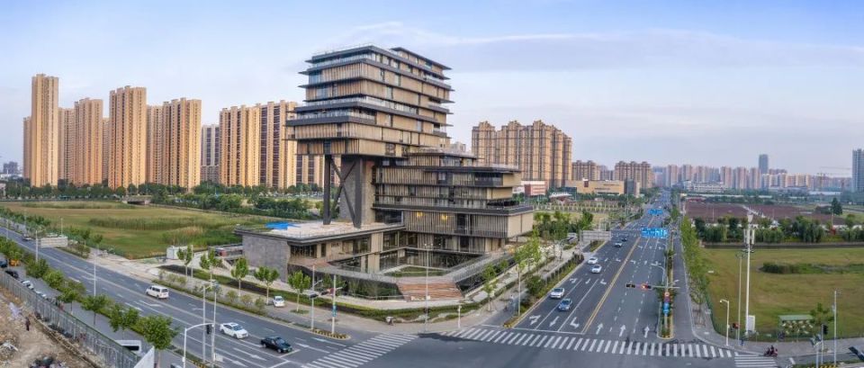 位于苏州悦季元来酒店内的朵云书院·相城店,以"新·游园惊梦"为主题