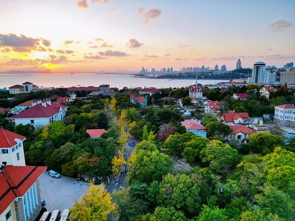 航拍青岛八大关美丽景致入画来