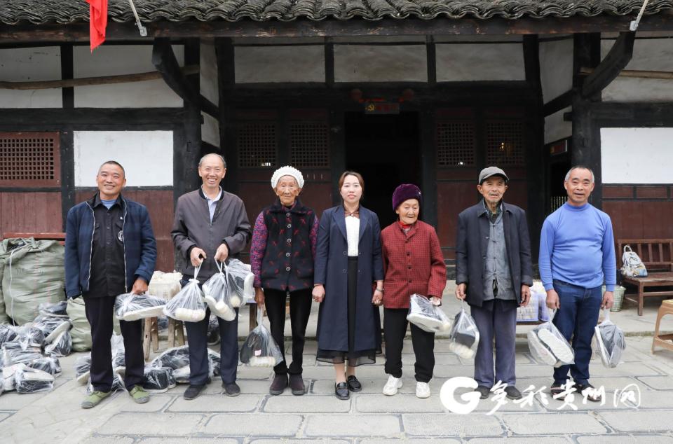 【2023回望·多彩新声】凤冈县永羚鞋厂厂长李永琴：三个“感动”，一路温暖_腾讯新闻
