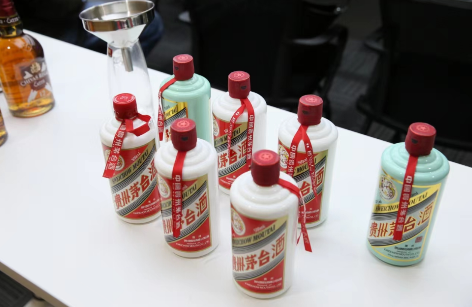 上海警方:不法分子用了输液针,注射器……_腾讯新闻