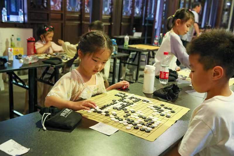 传承育新苗,第九届"育苗棋语"杯上海市少儿围棋大赛在醉白池公园举办