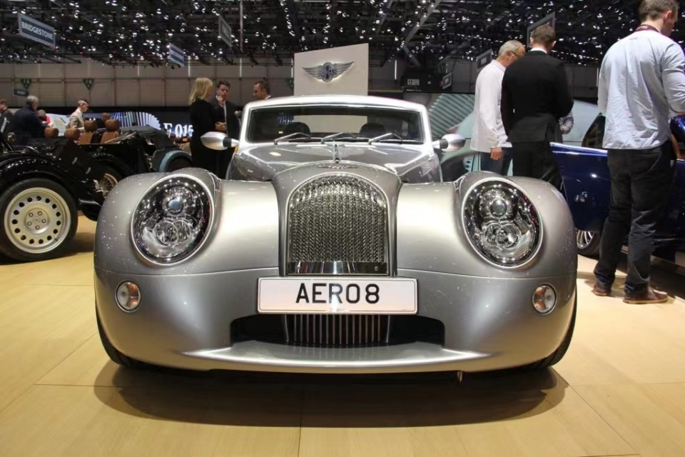 韦世豪开豪车上下班引热议!300万超跑派头十足,全球限量8台