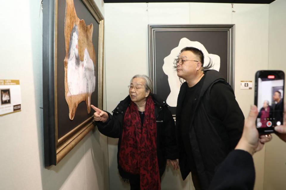 阿孜古丽毛皮画马艺术大展在北京亨申艺术中心隆重开幕