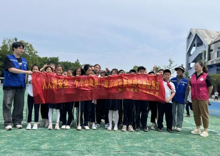 计生协,老科协,妇联,网格员等联合景德镇第十七中学开展
