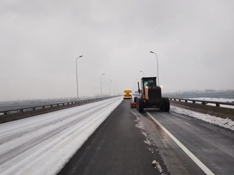 保畅通保民生保安全汉寿全力应对低温雨雪冰冻天气