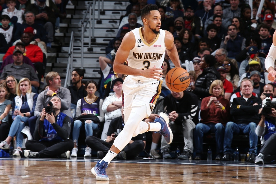 麦科勒姆顶着投&墨菲各种超远合计8记三分拿下28分