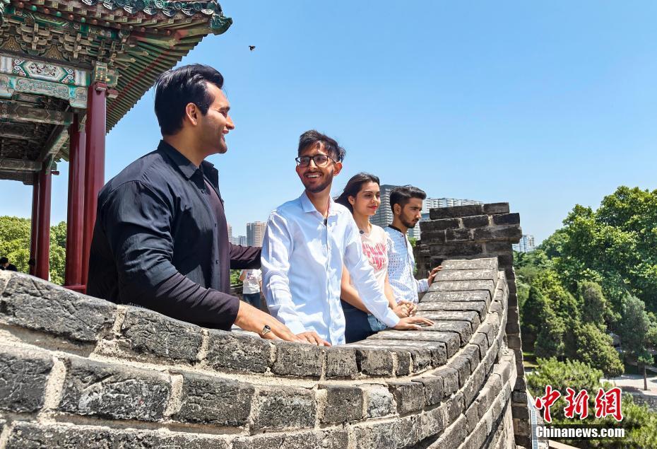 穿汉服,登古丛台:巴基斯坦留学生游千年古城邯郸