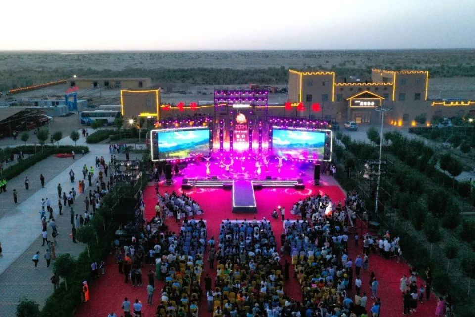 超嗨超燃!环塔拉力赛麦盖提县赛段欢迎晚会精彩上演