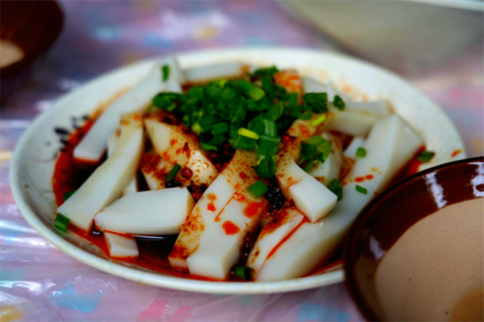 青山苗族乡"四月八" 长桌宴上迎贵客