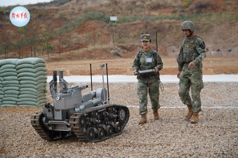 远程引燃导火索再通过激光销毁未爆弹装置远程控制多用途机器人设置装