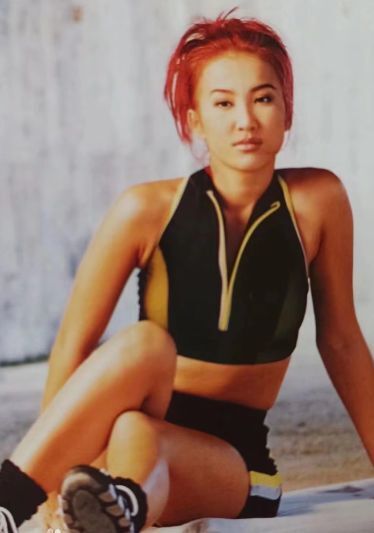 著名歌手李玟因抑郁症离世!20年的成名史,饱含泪水和伤痛-腾讯新闻