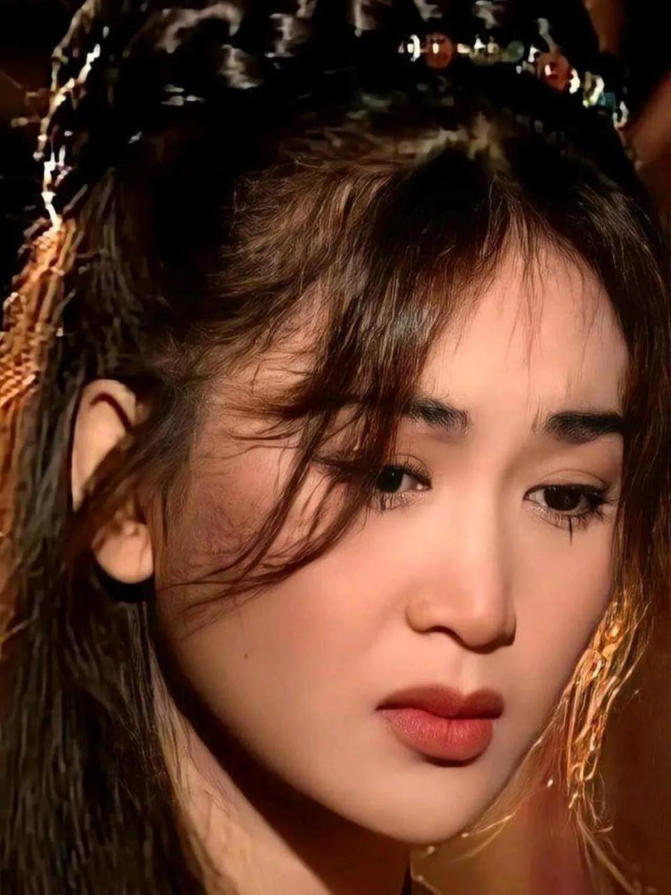 温碧霞年轻时,美到令人窒息,有人称为"最美妲己",有人称她为"红颜祸水