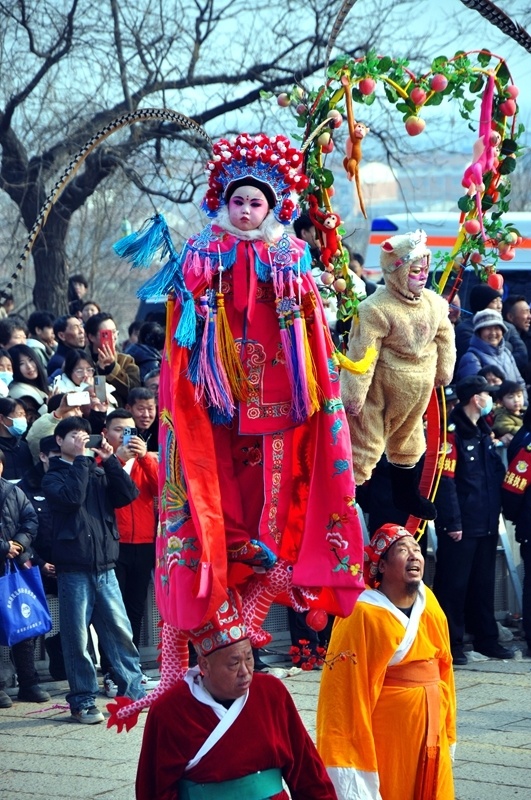 河南浚县:正月古庙会 社火闹新春