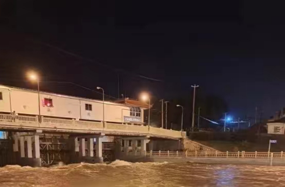 浦东新区最大的引水口门——三甲港水闸