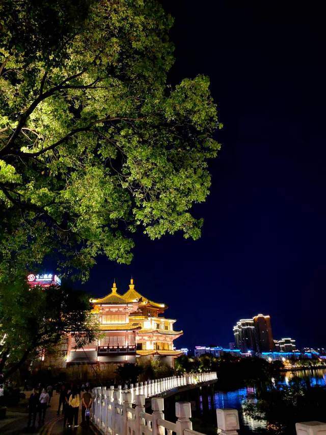 暴雨前夜网友实拍广元东坝夜景这是我见过的最美的夜景