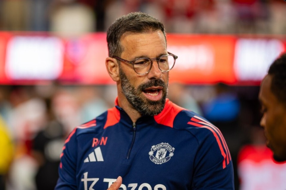 据悉,范尼接替的是之前的前锋教练麦卡锡的工作,而雷内-哈克则更多地