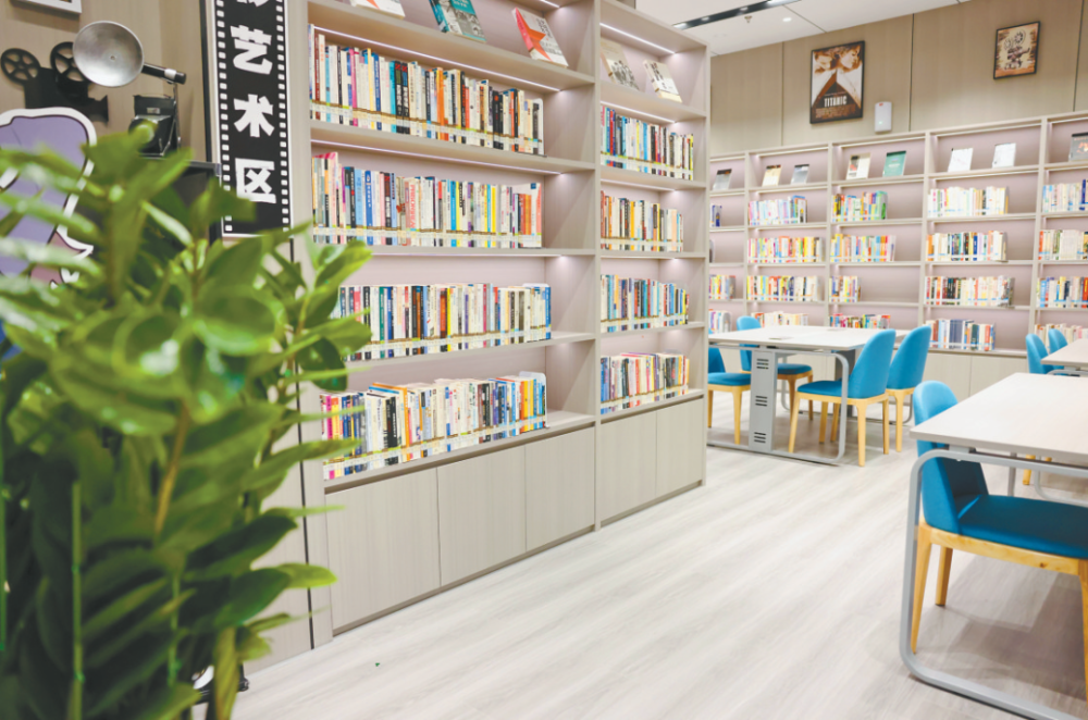 宝安首家电影主题图书馆启用,位于西乡街道臣田社区,设有沉浸式5d