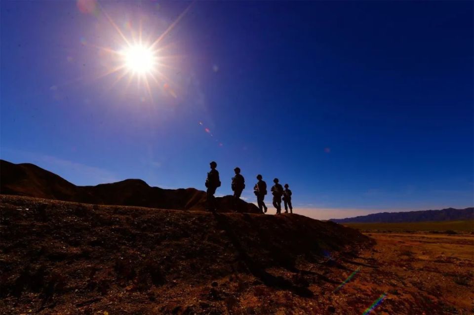 起床号人生没有白走的路每一步都算数