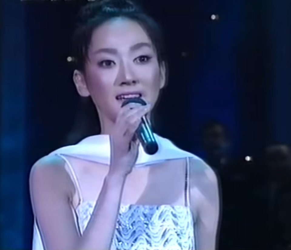 萨顶顶比柳岩小3岁,今年才40岁?