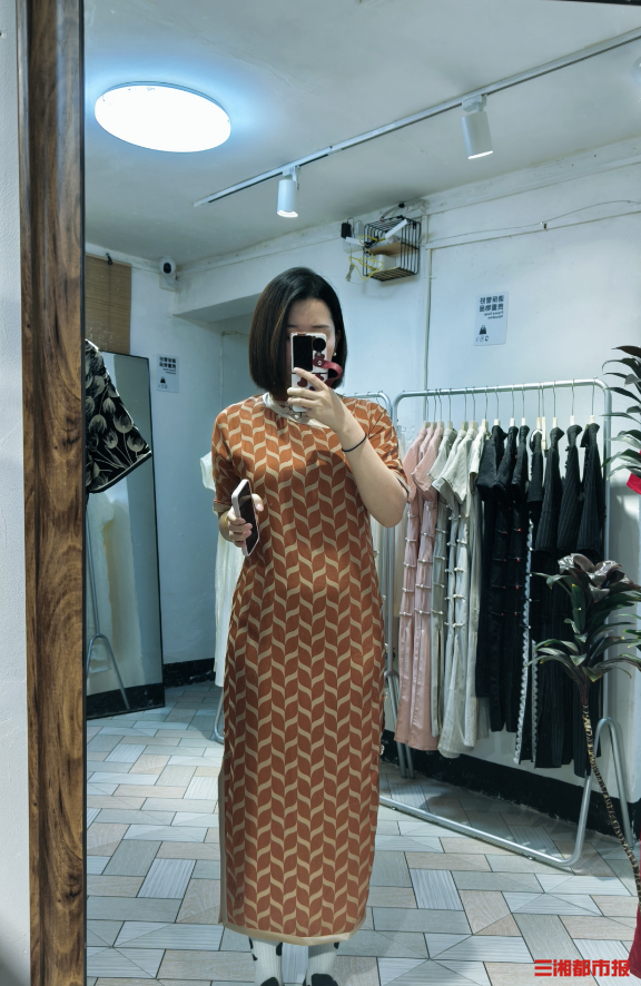 "谈及未来,贺晶表示如果生意能一直保持现状,她考虑在长沙同时经营多