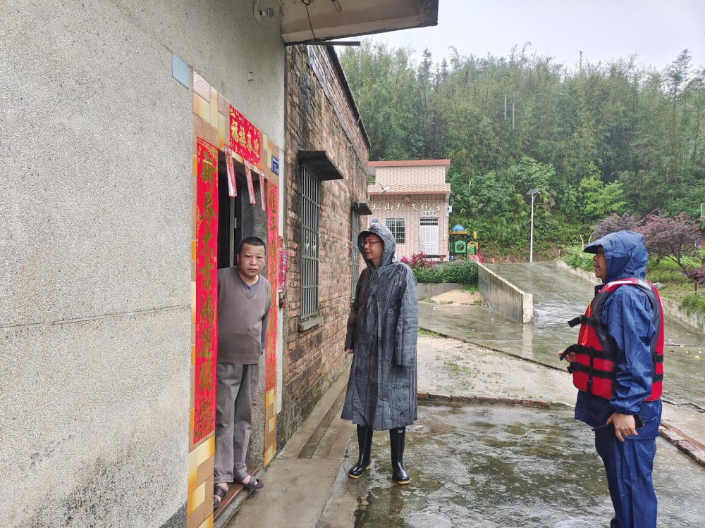 清远佛冈龙山镇筑牢群众生命财产"安全堤"