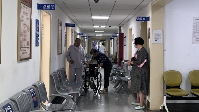 夏日医疗体验系列出梅即入伏,一家四口组团问诊:到光华医院"再添把火"