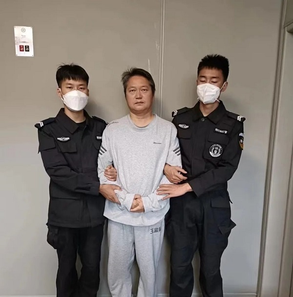 云南一公司原董事长被捕：被查时谎称在昆明看病，乘船逃到公海附近什么情况 具体什么意思-313啦实用网