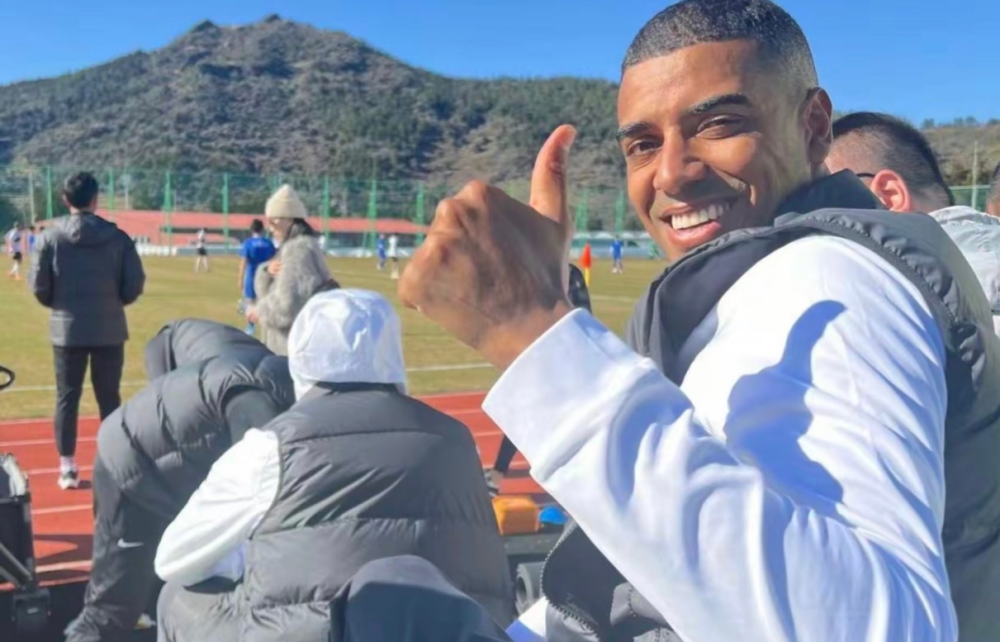 回归归化国脚阿兰回中超加盟青岛西海岸国足不缺进攻核心了