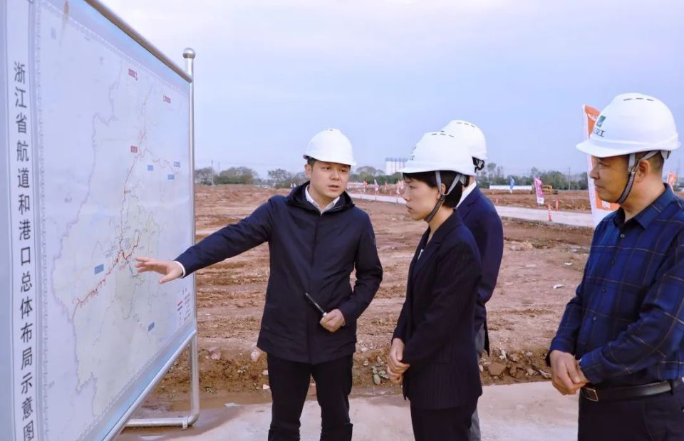 区领导吕良勇参加.